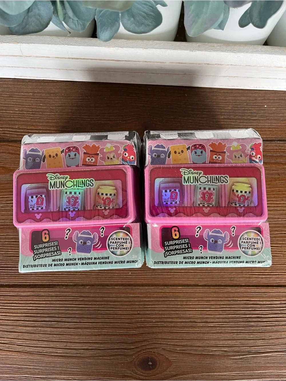 NWT Disney Munchlings Micro Munch Vending Machine Collectable Figures Set of 2